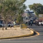 Bloquean acceso al Aeropuerto Internacional de Bahías de Huatulco.