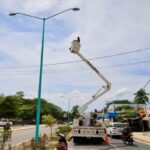 AVANZA EL CAMBIO DE LUMINARIAS EN EL BULEVAR DE SANTA MARÍA HUATULCO